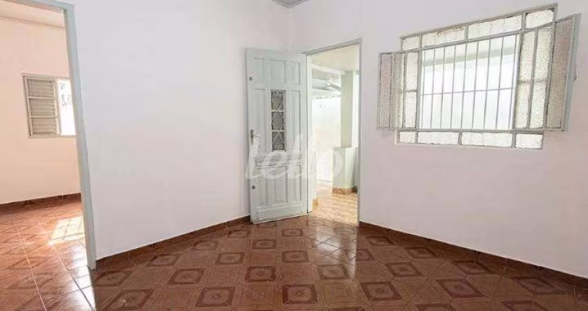 Casa com 3 quartos para alugar na Rua Bernarda Paulista, --, Água Rasa, São Paulo