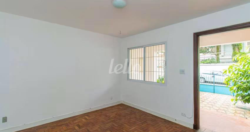 Casa com 2 quartos para alugar na Rua General Raposo, --, Vila Clementino, São Paulo