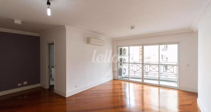 Apartamento com 3 quartos para alugar na Rua Canário, --, Indianópolis, São Paulo