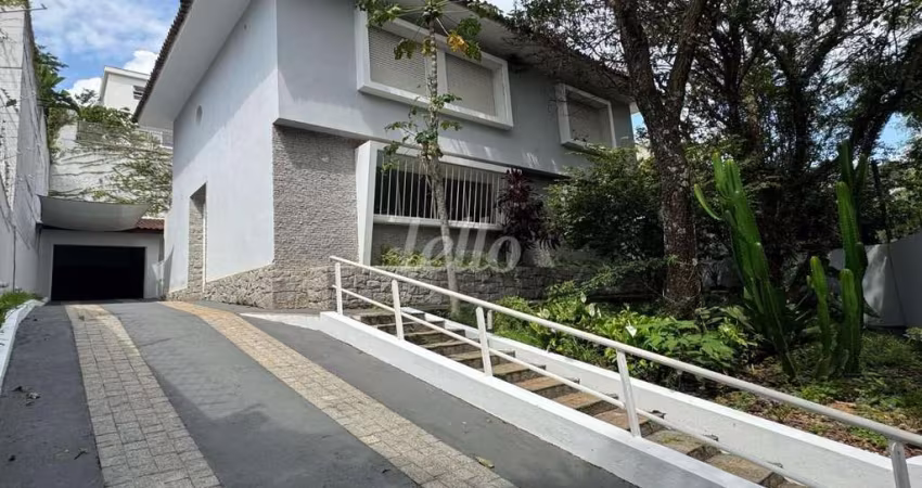 Casa com 4 quartos para alugar na Rua Cássio Martins Vilaça, --, Pacaembu, São Paulo