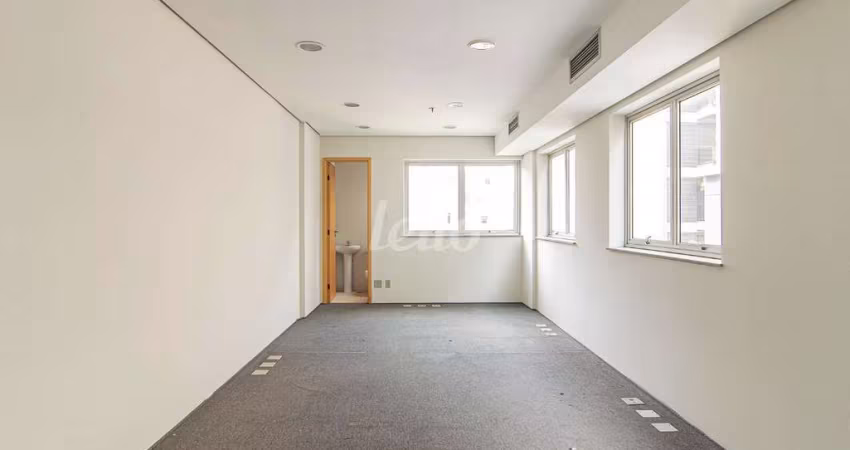 Sala comercial com 1 sala para alugar na Rua Padre João Manuel, --, Cerqueira César, São Paulo