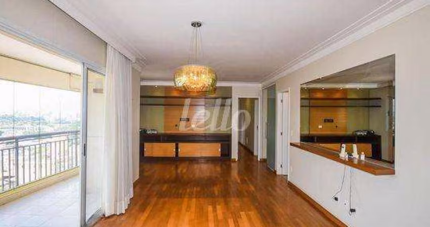 Apartamento com 3 quartos para alugar na Rua Regente Leon Kaniefsky, --, Vila Progredior, São Paulo