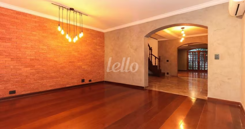Casa com 3 quartos para alugar na Rua Sarita Cyrillo, --, Jardim Paulista, São Paulo