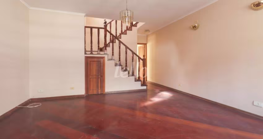 Casa com 3 quartos para alugar na Rua Domingos Augusto Setti, --, Vila Mariana, São Paulo