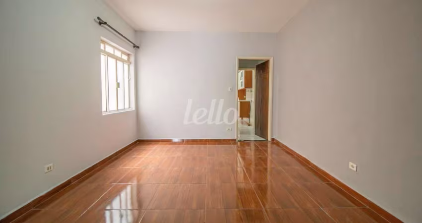 Apartamento com 3 quartos para alugar na Rua Guaimbé, --, Mooca, São Paulo