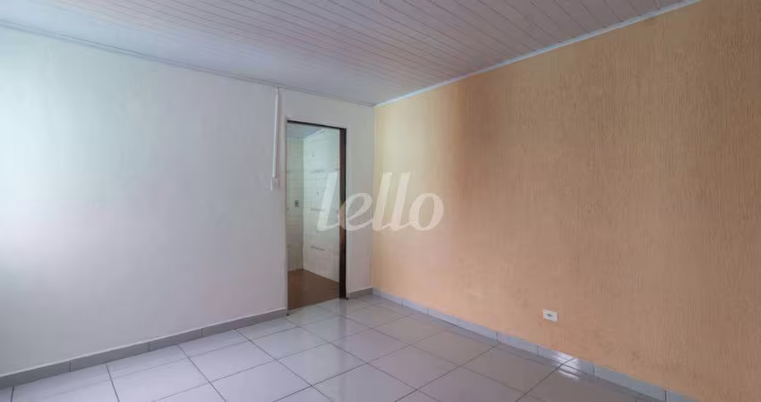 Casa com 2 quartos para alugar na Rua dos Espanhóis, --, Carandiru, São Paulo