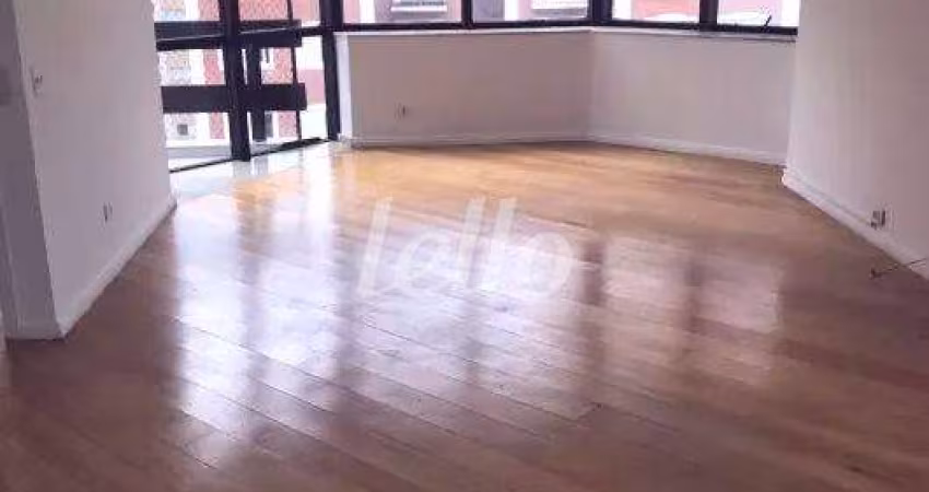Apartamento com 3 quartos para alugar na Rua Inhambú, --, Vila Uberabinha, São Paulo