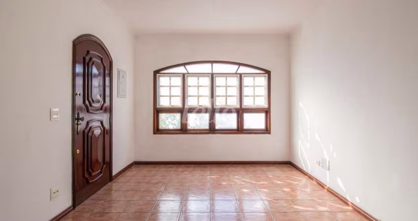 Casa comercial com 1 sala para alugar na Rua Uruçanga, --, Chácara Santo Antônio, São Paulo