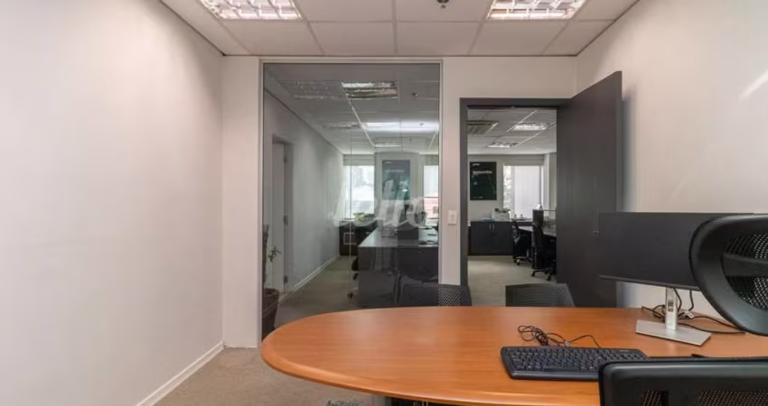 Sala comercial com 5 salas para alugar na Rua Alcides Lourenço da Rocha, --, Cidade Monções, São Paulo