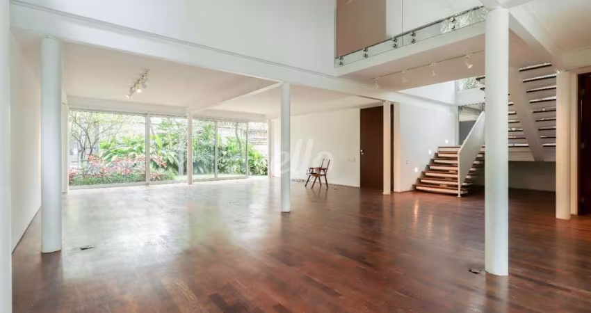 Casa com 4 quartos para alugar na Rua Bragança, --, Pacaembu, São Paulo
