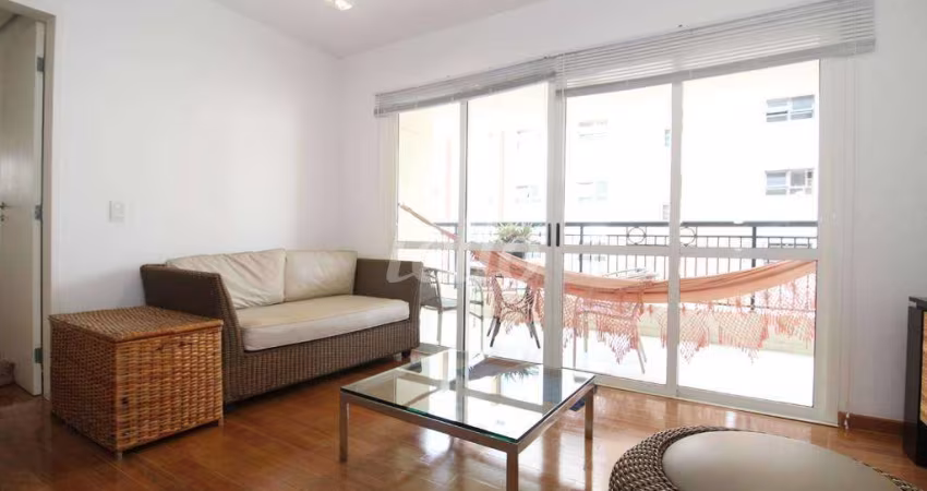 Apartamento com 3 quartos para alugar na Avenida Macuco, --, Indianópolis, São Paulo