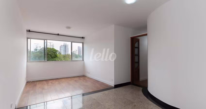 Apartamento com 3 quartos para alugar na Rua João Pais, --, Santo Amaro, São Paulo