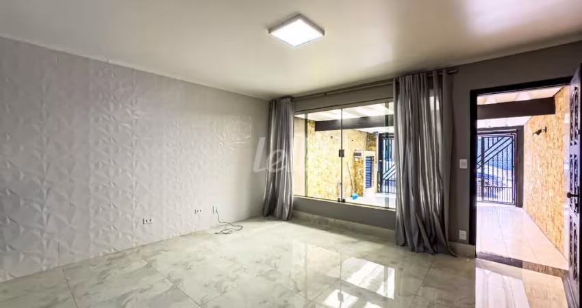 Casa com 3 quartos para alugar na Rua dos Faveiros, --, Vila Alpina, Santo André