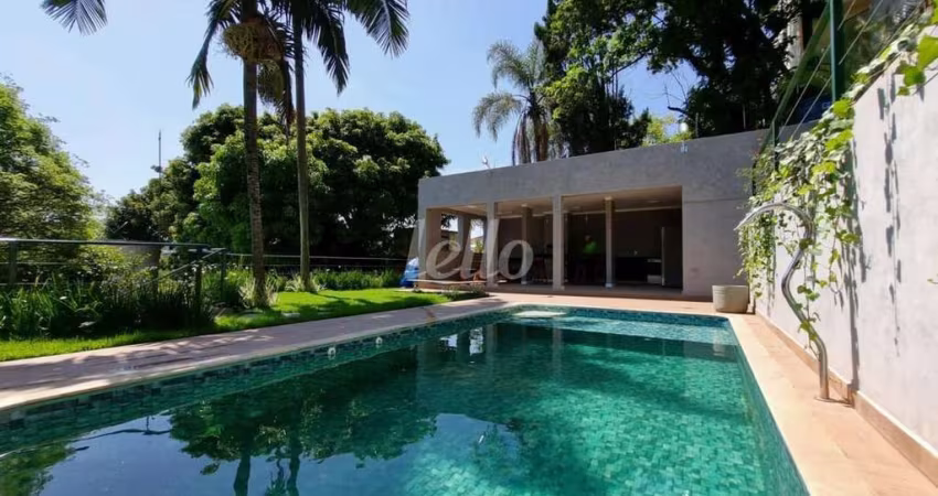 Casa com 3 quartos para alugar na Rua Maestro Pedro Jatobá, --, Vila Albertina, São Paulo