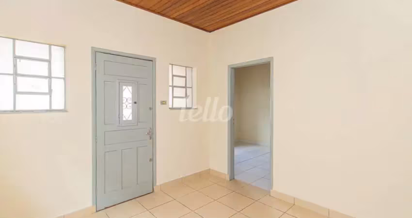 Casa com 2 quartos para alugar na Rua Fulvio Menochi, --, Jardim Oriental, São Paulo