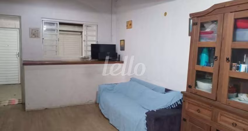 Casa com 2 quartos para alugar na Rua Tapes, --, Jardim Aeroporto, São Paulo