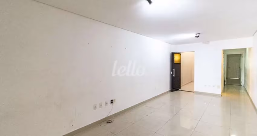 Casa com 3 quartos para alugar na Rua Burgos, --, Parque Sevilha, São Paulo