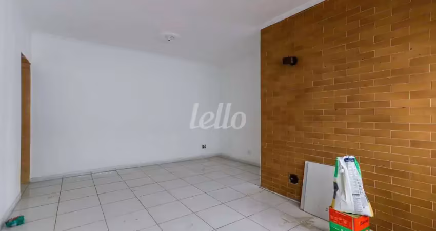 Casa com 2 quartos para alugar na Rua Diva da Silva, --, Vila Paiva, São Paulo