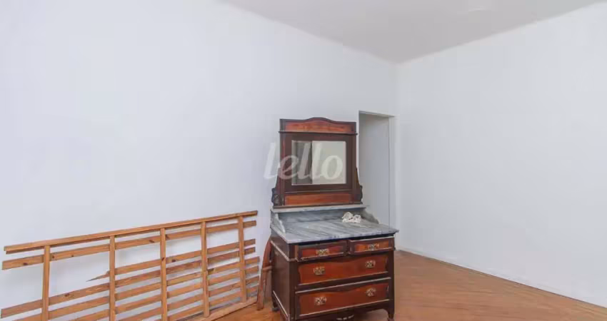 Casa com 2 quartos para alugar na Rua Guapiaçu, --, Vila Clementino, São Paulo
