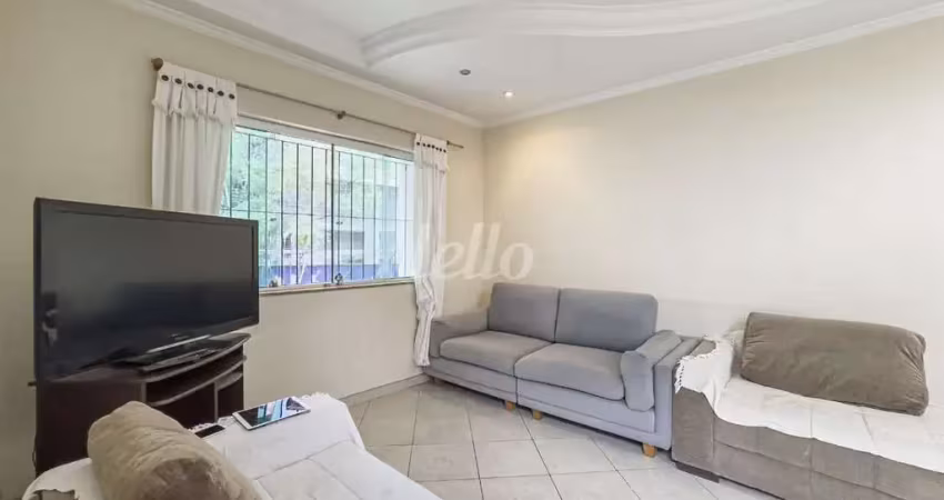 Casa com 3 quartos para alugar na Rua Professor Adalgiso Pereira, --, Vila Dom Pedro I, São Paulo