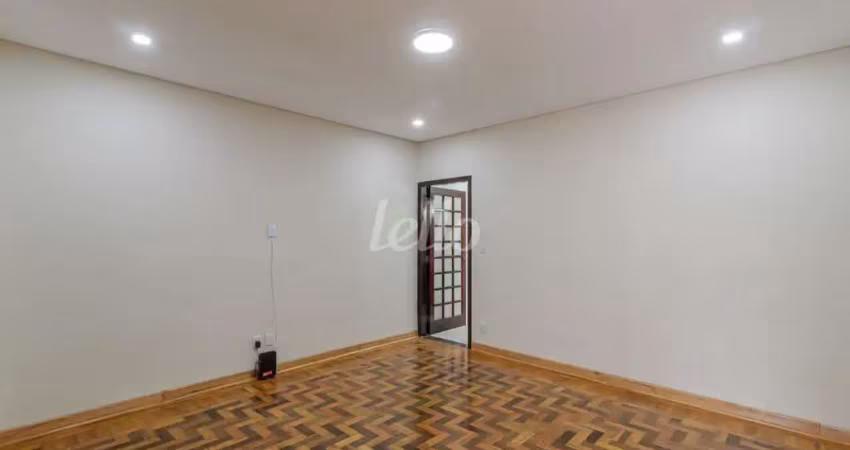 Casa comercial com 1 sala para alugar na Rua Síria, --, Parque São Jorge, São Paulo
