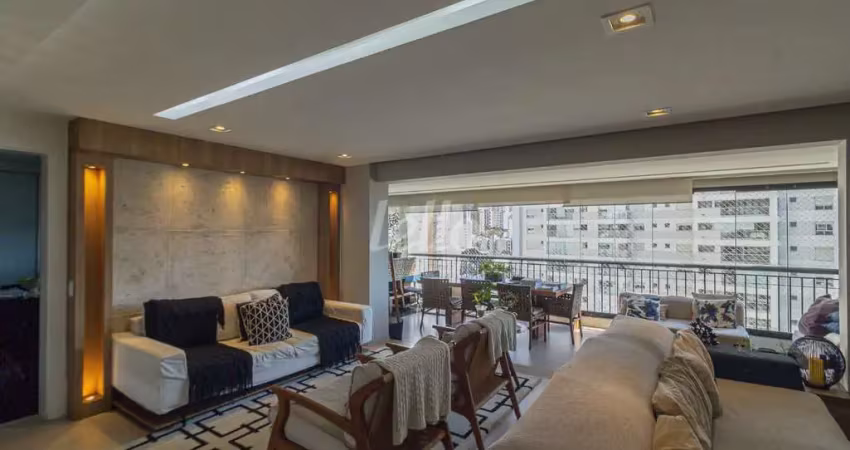 Apartamento com 4 quartos para alugar na Rua Muniz de Sousa, --, Aclimação, São Paulo