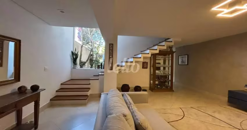 Casa com 3 quartos para alugar na Rua Francisco Antônio Gonçalves, --, Jardim Aeroporto, São Paulo