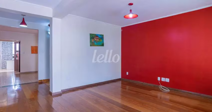 Casa com 3 quartos para alugar na Avenida Lacerda Franco, --, Cambuci, São Paulo