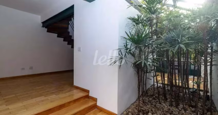 Casa com 4 quartos para alugar na Rua Valparaíso, --, Perdizes, São Paulo