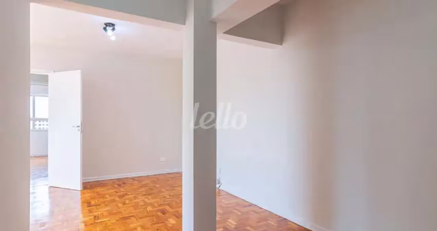 Apartamento com 3 quartos para alugar na Avenida Paes de Barros, --, Mooca, São Paulo