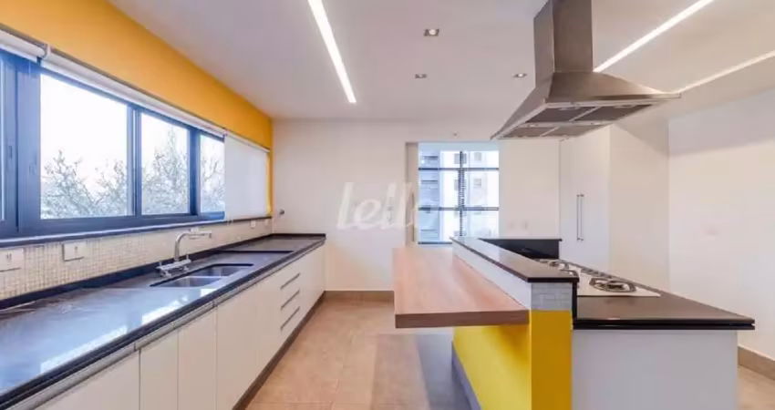 Apartamento com 4 quartos para alugar na Rua Apinajés, --, Pompéia, São Paulo
