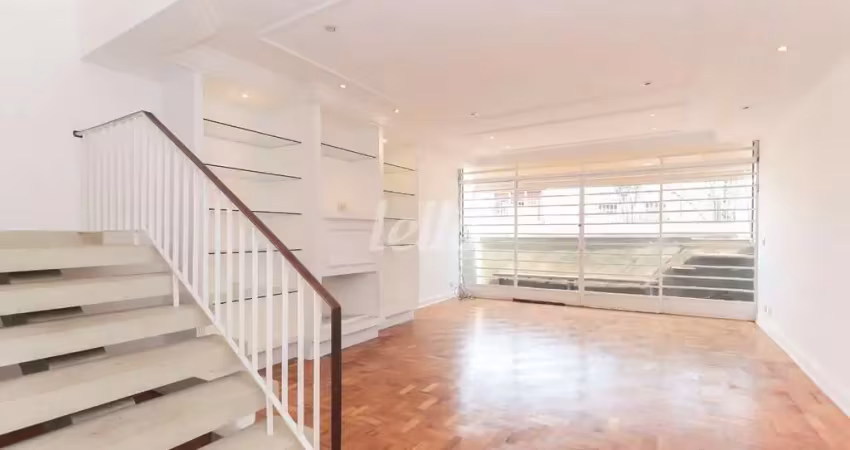 Casa com 3 quartos para alugar na Rua Gregório Paes de Almeida, --, Vila Madalena, São Paulo