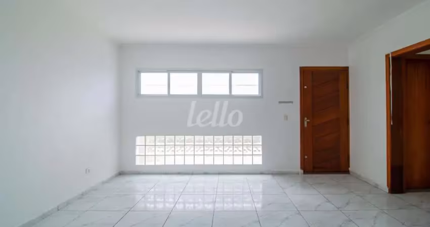 Casa com 3 quartos para alugar na Rua Budapeste, --, Vila Marte, São Paulo