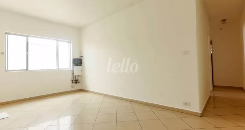 Casa com 3 quartos para alugar na Rua Serra da Saudade, --, Vila Ema, São Paulo