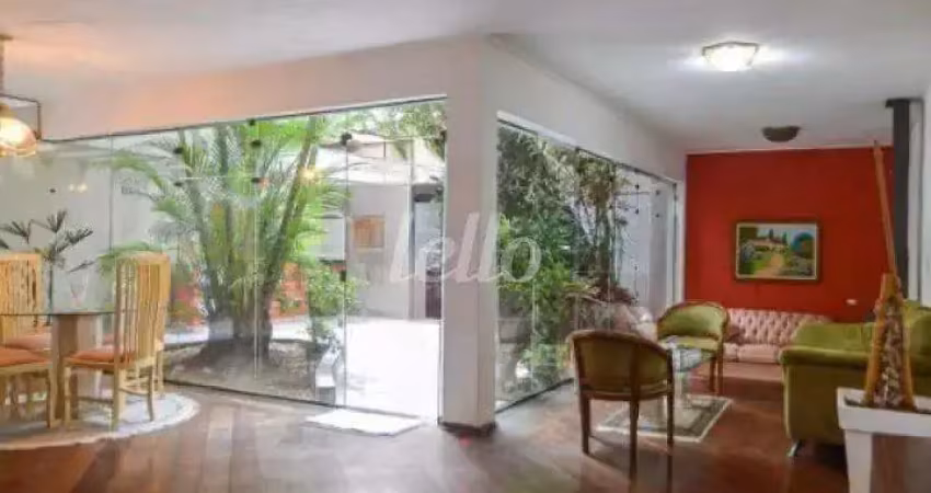 Casa com 4 quartos para alugar na Avenida Wallace Simonsen, --, Nova Petrópolis, São Bernardo do Campo