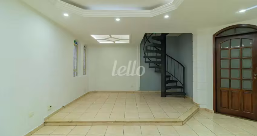 Casa com 3 quartos para alugar na Rua Giuseppe Moscatti, --, Jardim Oriental, São Paulo