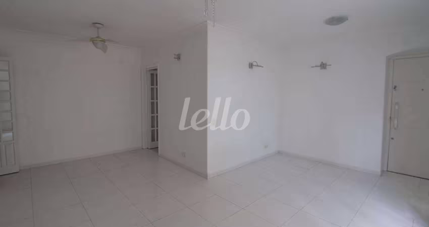 Apartamento com 3 quartos à venda na Avenida Chibarás, 504, Moema, São Paulo
