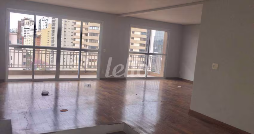 Apartamento com 3 quartos à venda na Avenida Chibarás, 99, Moema, São Paulo