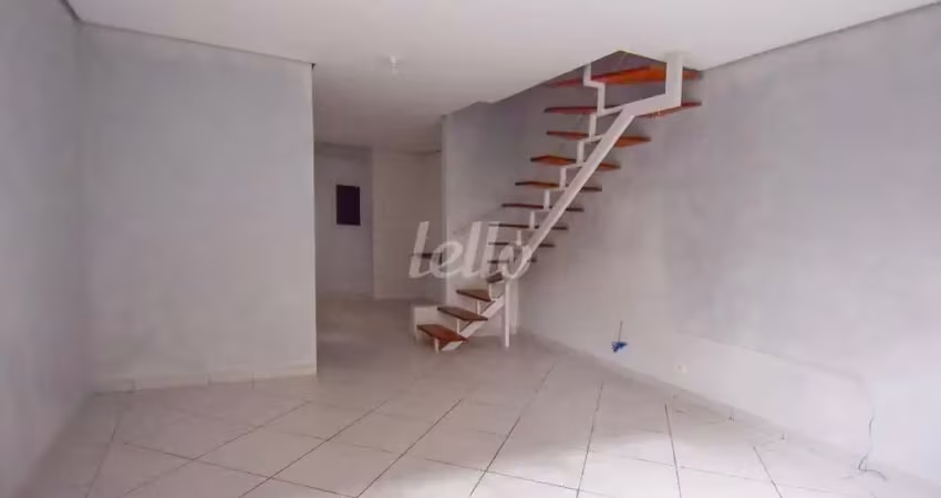 Casa com 2 quartos à venda na Rua Mariano Procópio, 677, Vila Monumento, São Paulo