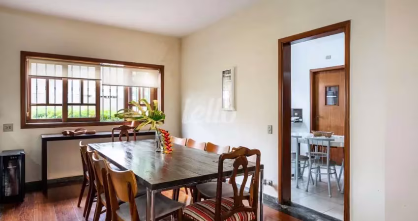 Casa com 4 quartos à venda na Rua Montezuma, 32, Jardim das Bandeiras, São Paulo