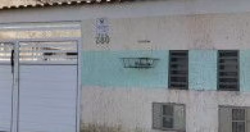 Casa no bairro Tupy, em Itanhaém - localizado lado praia, em rua calçada.