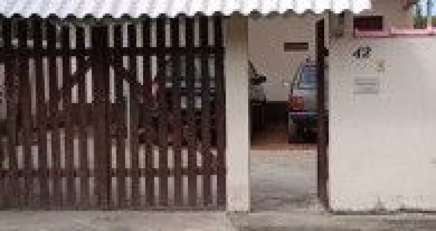 Casa no bairro Jardim Umuarama, em Itanhaém - localizado lado serra, em rua de terra.