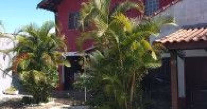 Casa no bairro Jardim Lindomar, em Itanhaém - localizada no lado praia, em rua calçada.