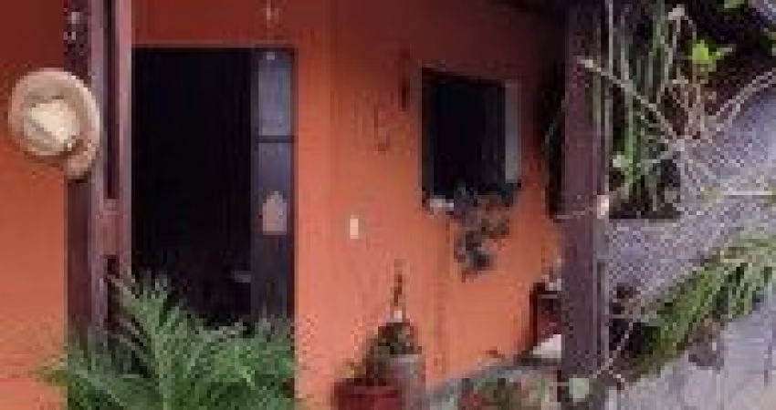 Casa no bairro Jardim Guacyra, em Itanhaém - localizada no lado serra.