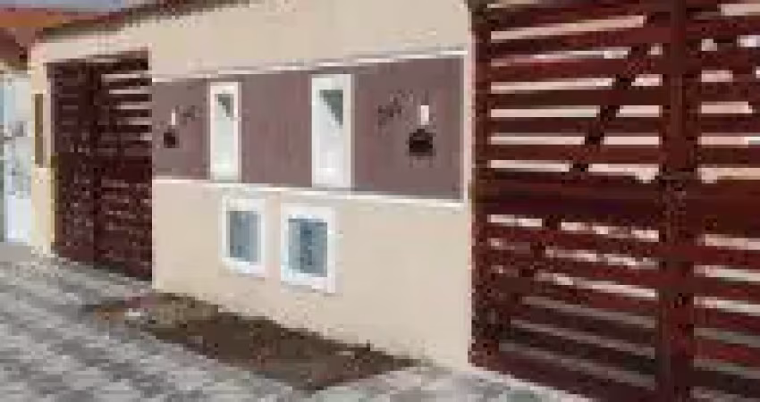 Casa no bairro Tupy, em Itanhaém - localizada lado serra, em rua de terra.