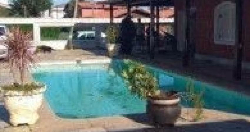 Casa no bairro Cibratel 1, em Itanhaém - sendo lado praia, em rua calçada.