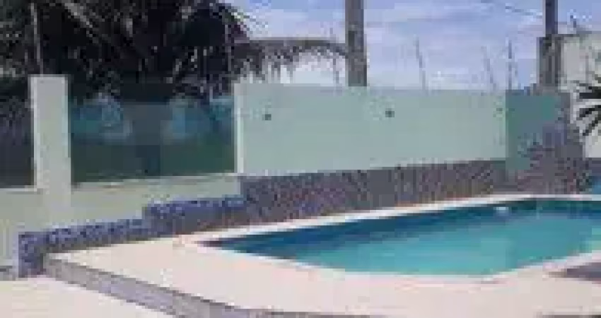 Casa no bairro Cibratel 2, em Itanhaém - ficando frente ao mar, em rua pavimentada.