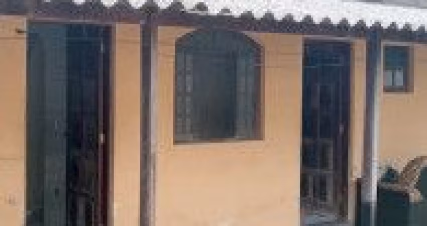 Casa no bairro Balneário Gaivota, em Itanhaém - sendo lado serra.