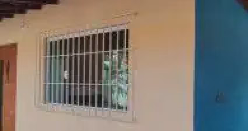 Casa no bairro balneário gaivota, em itanhaém - sendo lado praia, em rua calçada.