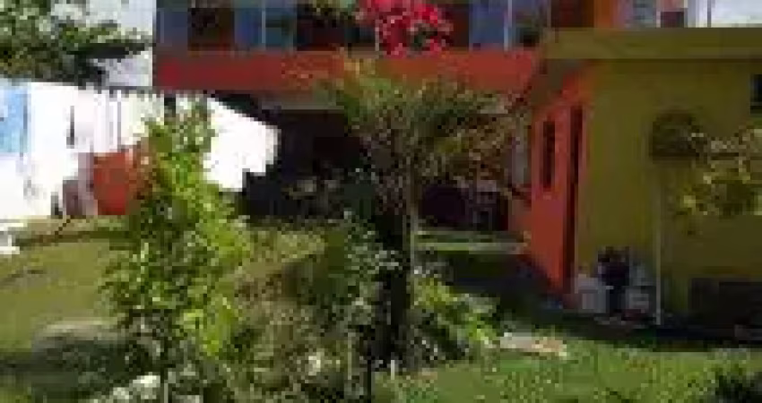 Casa no bairro Jardim das Palmeiras, em Itanhaém - sendo lado praia, em rua de terra.